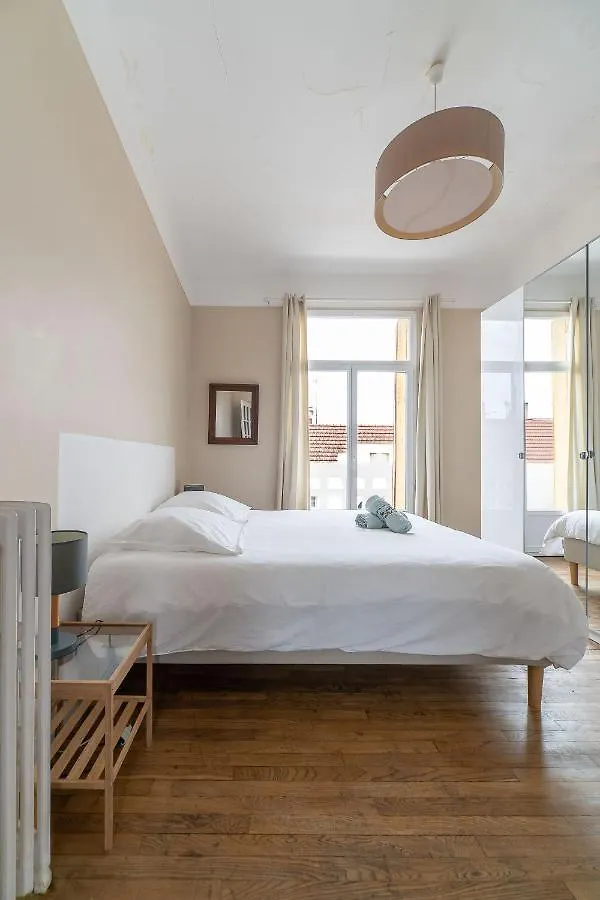 Le Larbaud - Appartement Calme Et Lumineux En Centre Ville Vichy 0*,  France