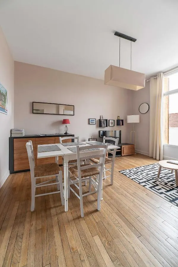 Le Larbaud - Appartement Calme Et Lumineux En Centre Ville Vichy 0*,