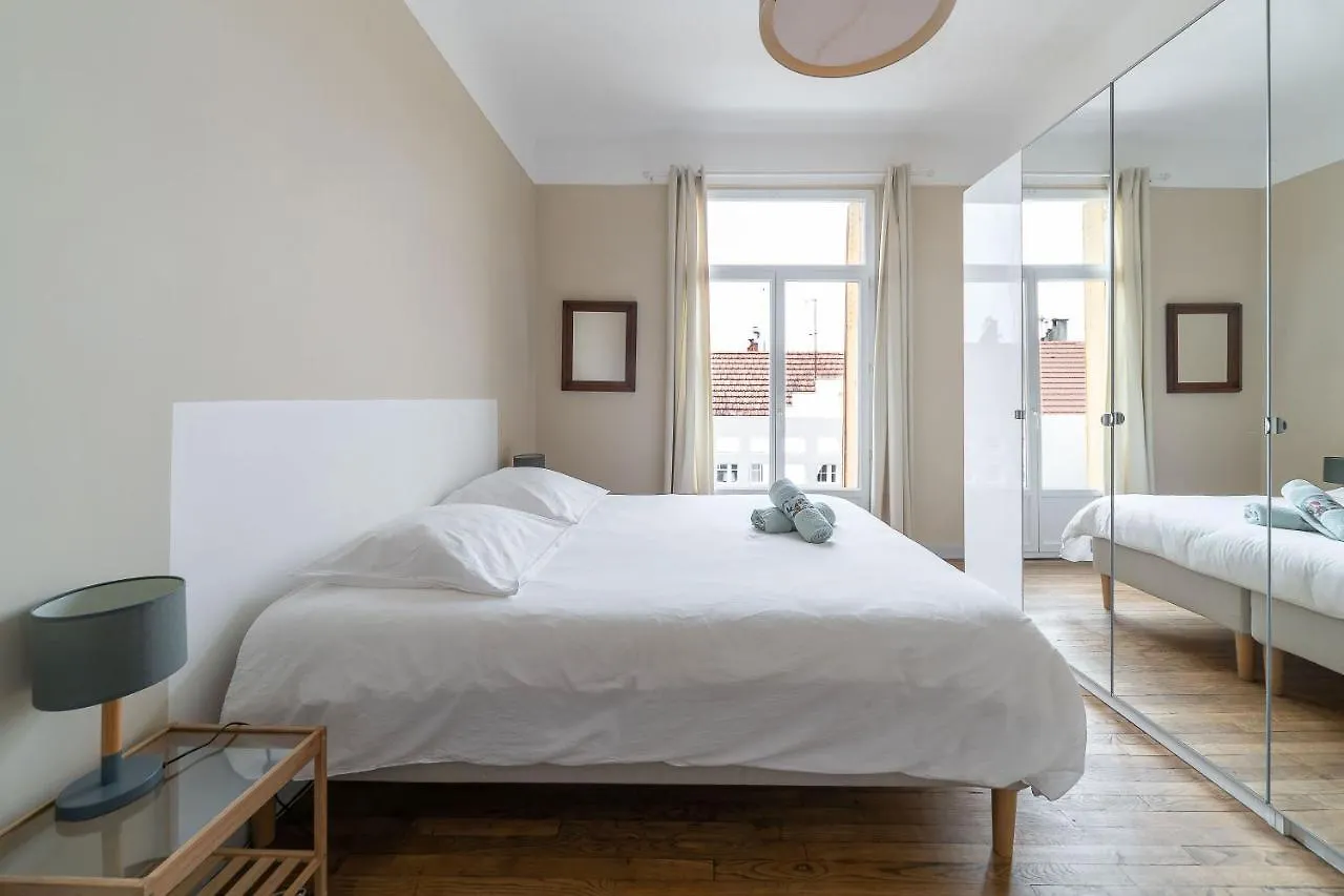 Le Larbaud - Appartement Calme Et Lumineux En Centre Ville Vichy 0*,  France