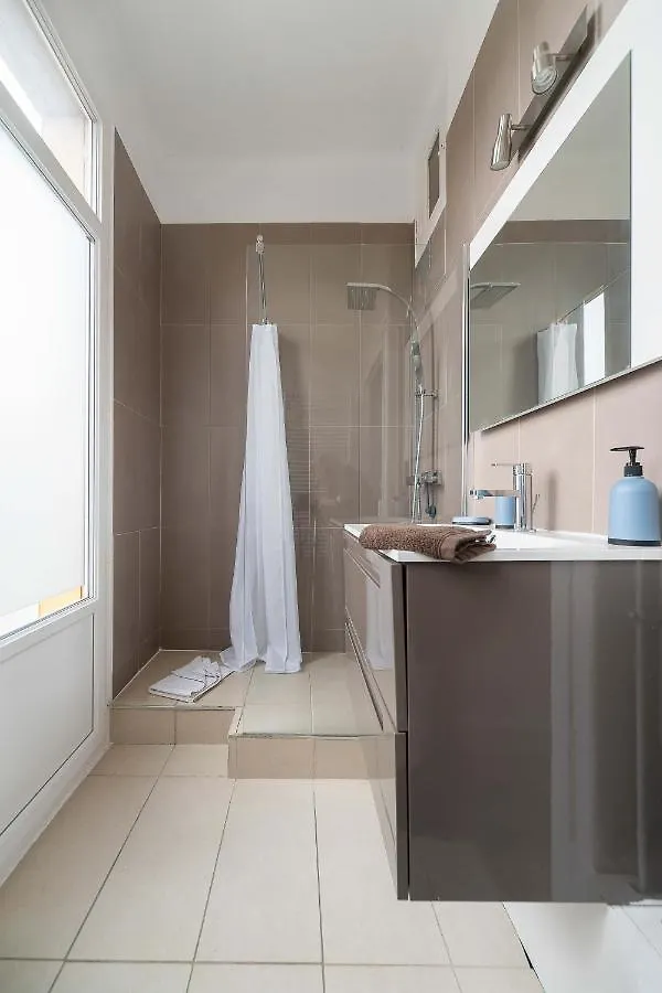 Le Larbaud - Appartement Calme Et Lumineux En Centre Ville ヴィシー アパート