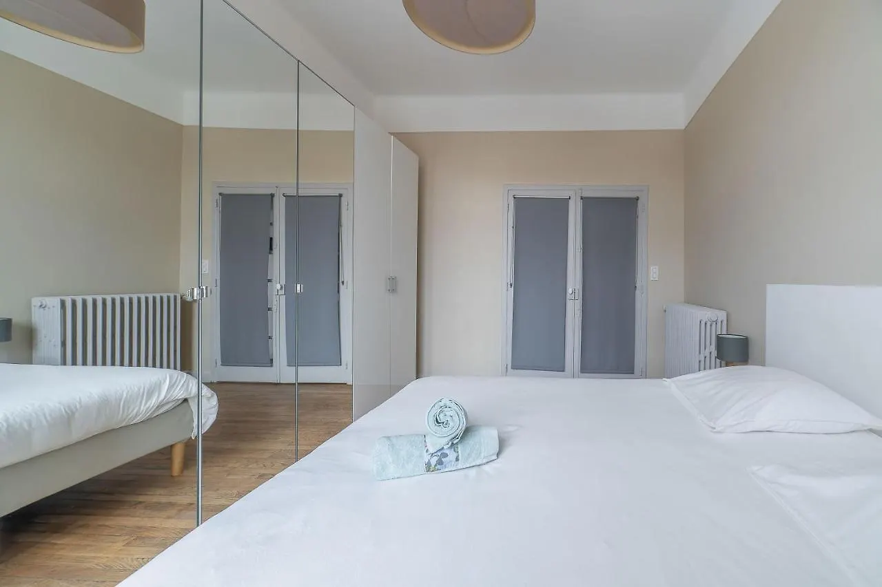 Le Larbaud - Appartement Calme Et Lumineux En Centre Ville Vichy Apartment
